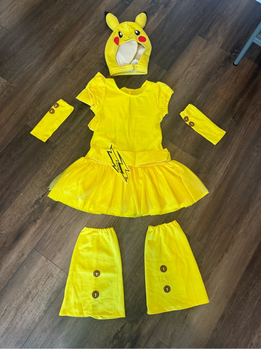 Girls size 7/8 Pokemon Pikachu dress Halloween costume with accessories